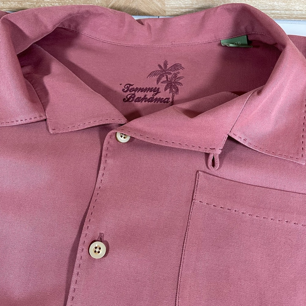 TOMMY BAHAMA 100% Silk Mens XL Relax Hawaiian Salmon color Short Sleeve